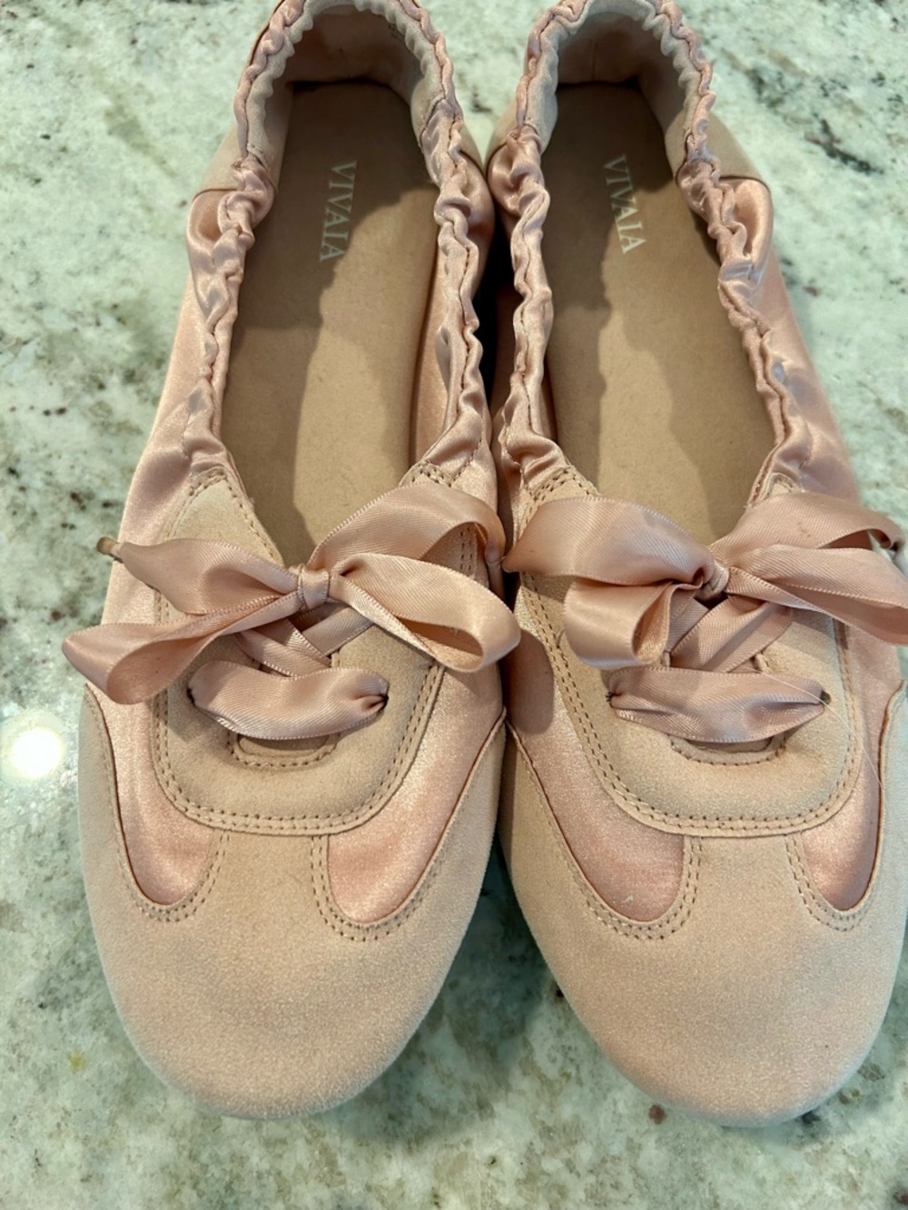 VIVAIA Sneakerina size 8 like new